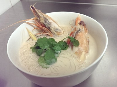 Tiger prawns in a mild and creamy coconut soup with glass noodles.